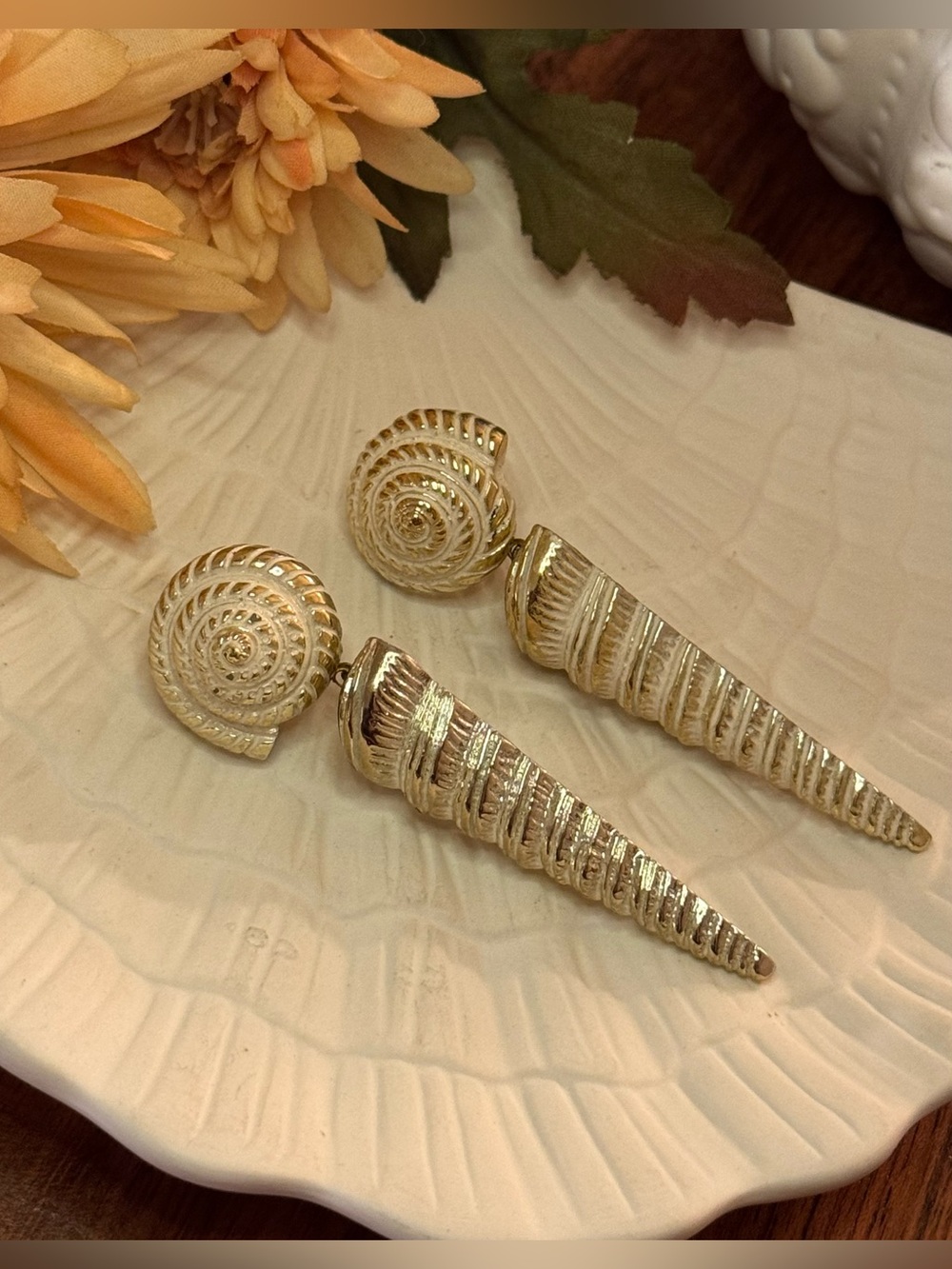 Gold Spiral Shell Drop Vintage Earrings - Picture 11 of 16